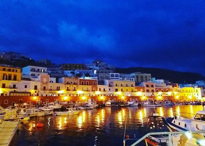 Konukevi Al Mari Ponza